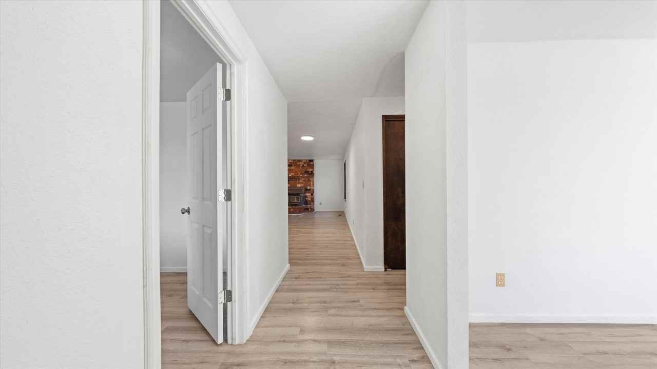 4202 Maple Ln - Photo 4 of 34