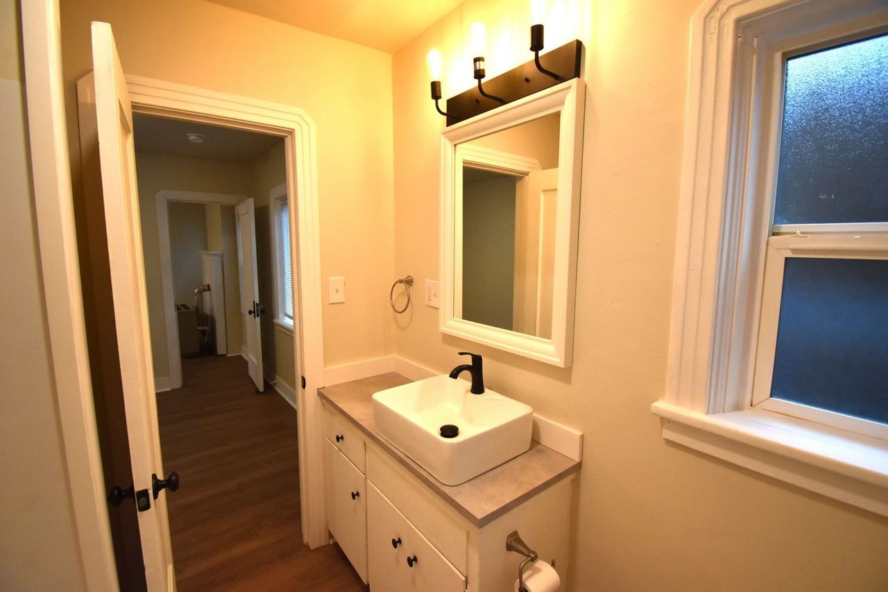 312 S Main St - Photo 7 of 14