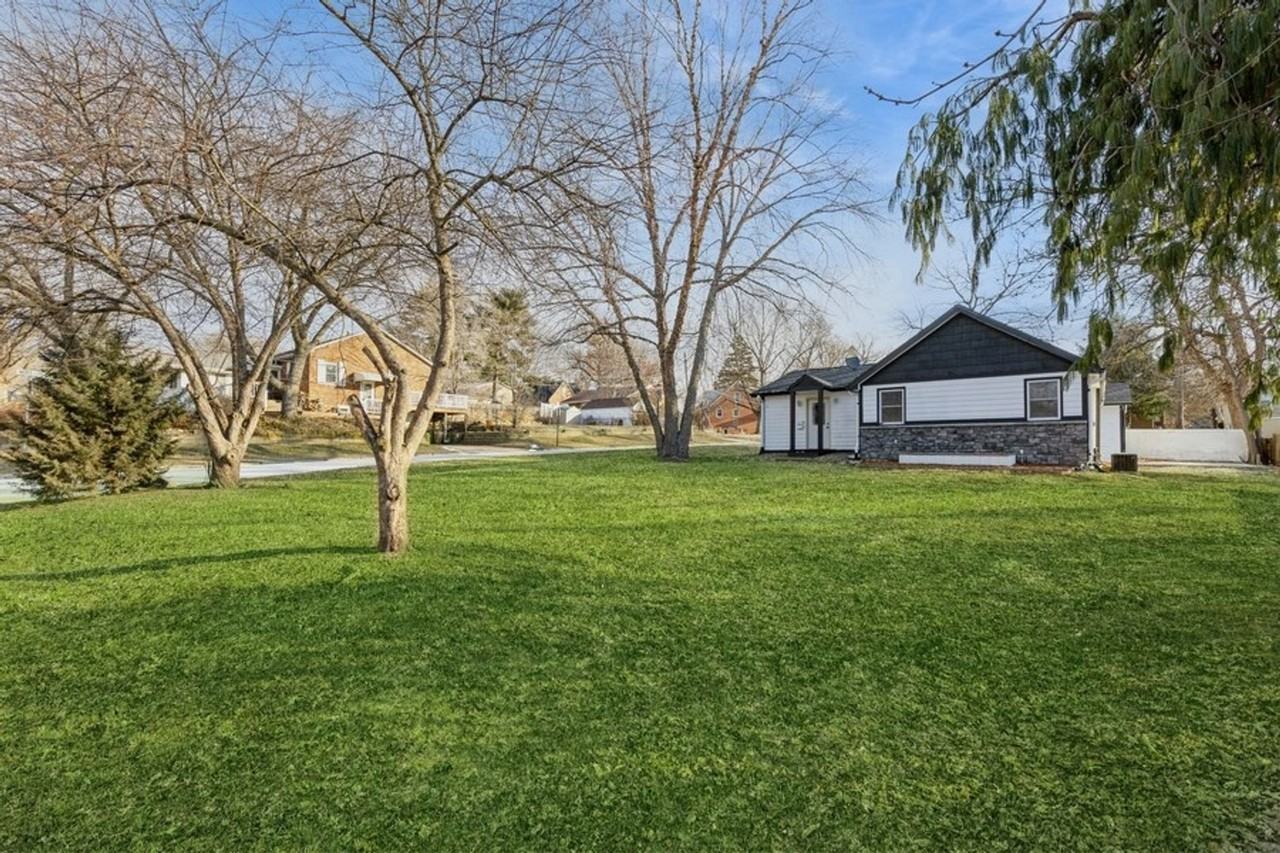 1041 68th St - Photo 2 of 15