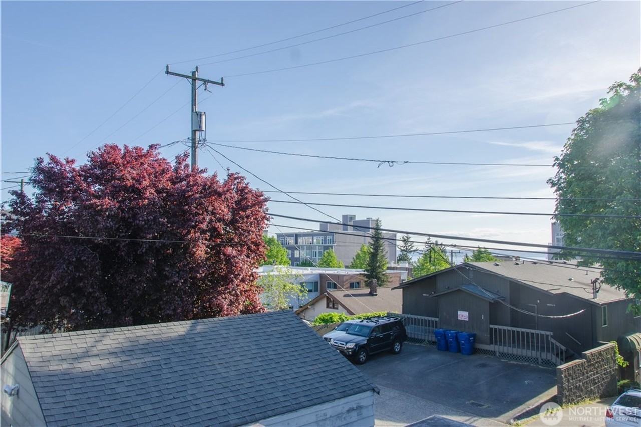 4827 42nd Ave Sw #A - Photo 3 of 21