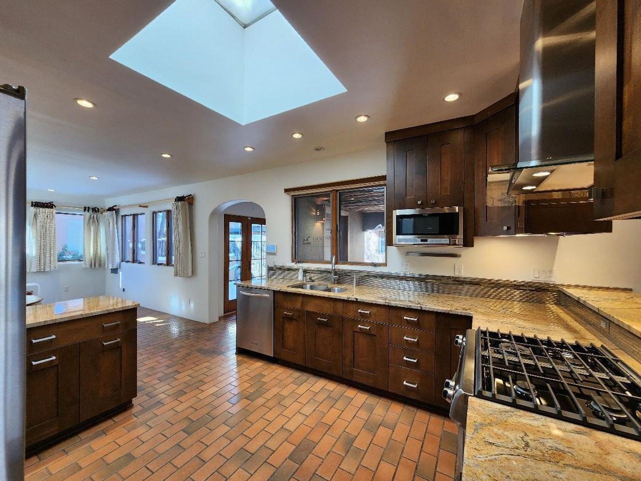 602 Griffin St - Photo 4 of 22