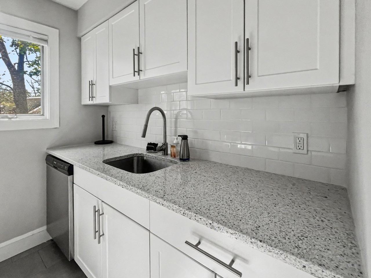 114 Walnut Avenue - Photo 4 of 30