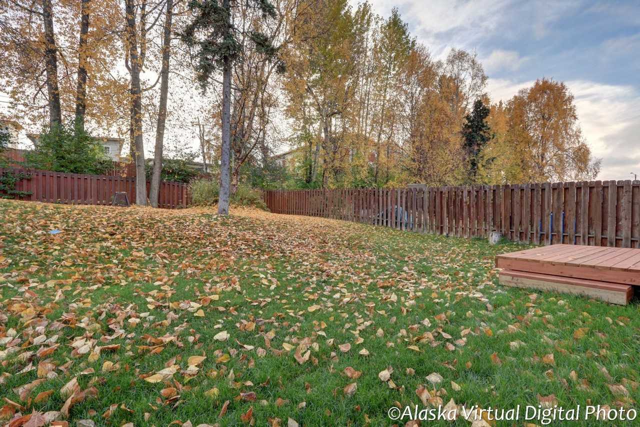 532 E 24th Ave - Photo 2 of 32