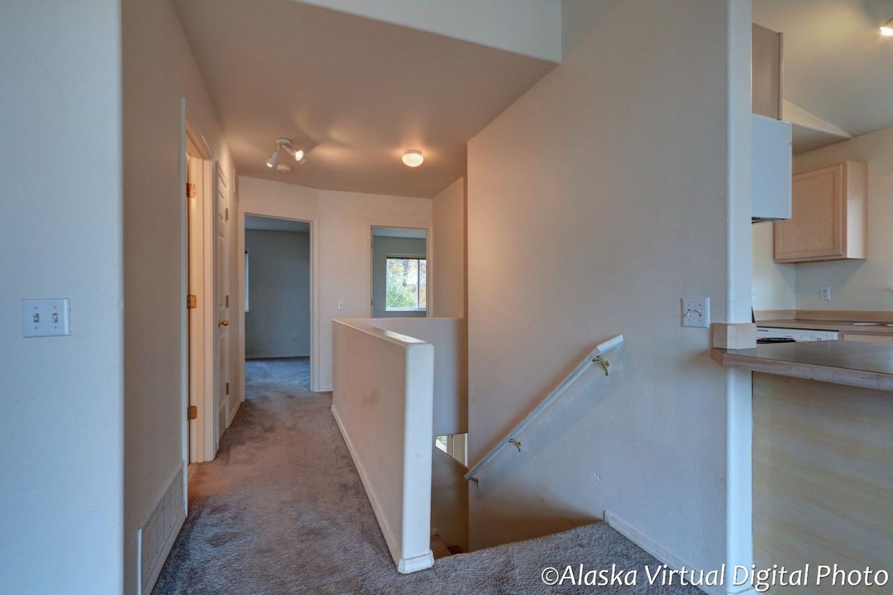 532 E 24th Ave - Photo 6 of 32