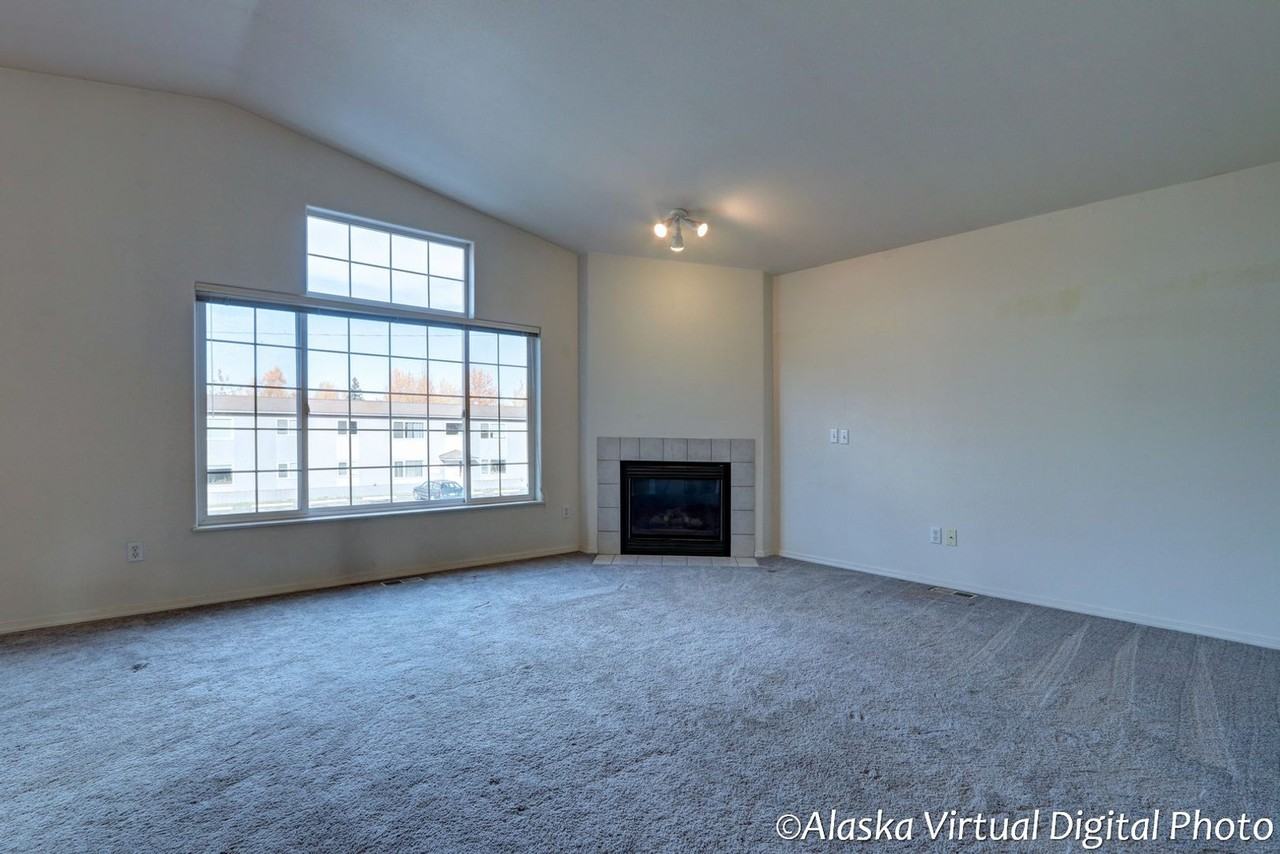 532 E 24th Ave - Photo 7 of 32