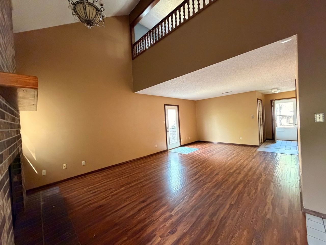 1121 W 19th Ter - Photo 2 of 12