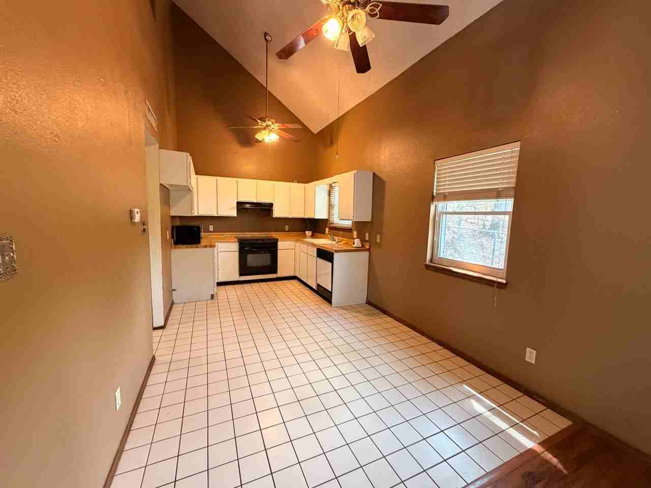 1121 W 19th Ter - Photo 4 of 12