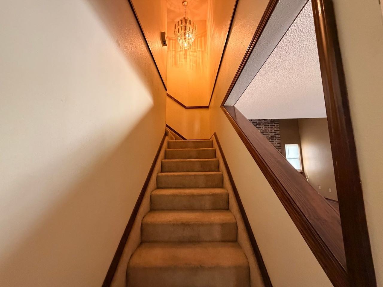 1121 W 19th Ter - Photo 7 of 12