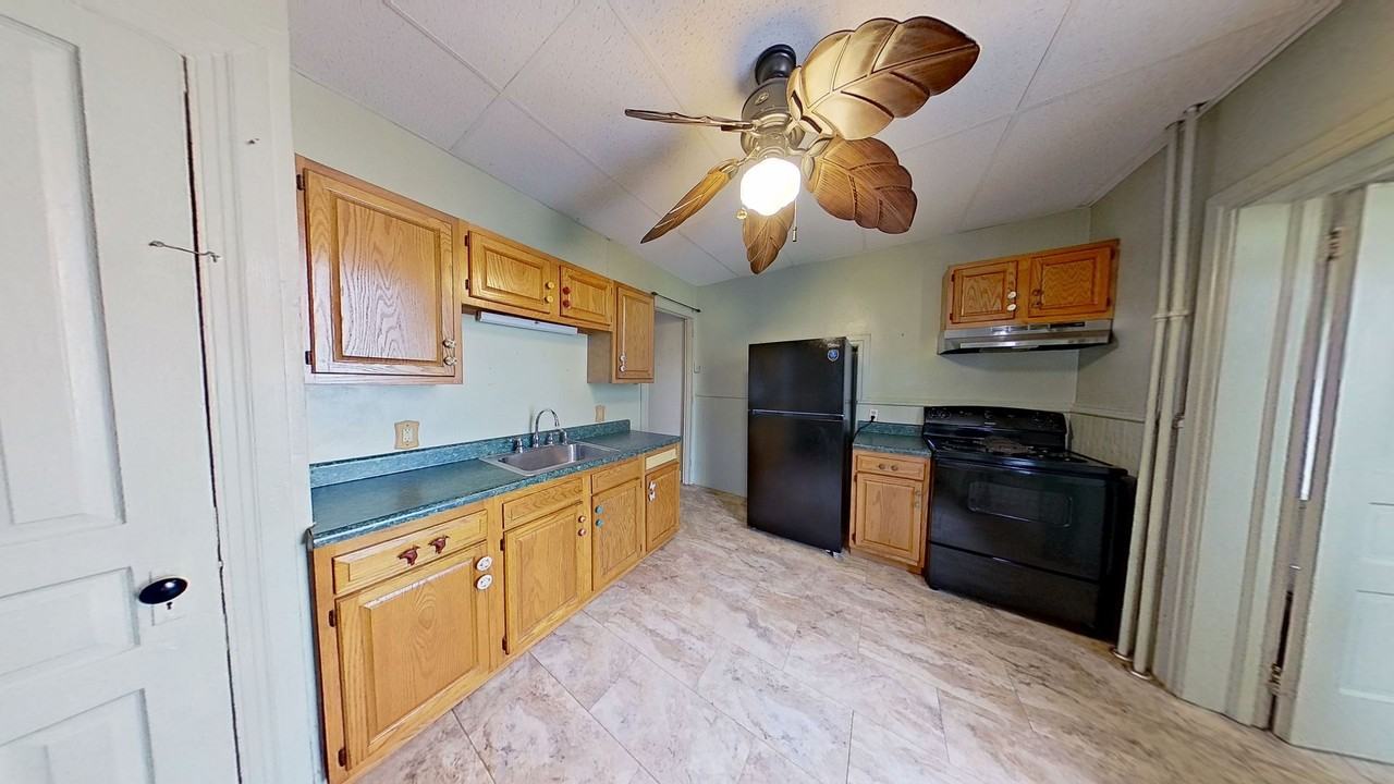 1819 W Market St - Photo 6 of 7