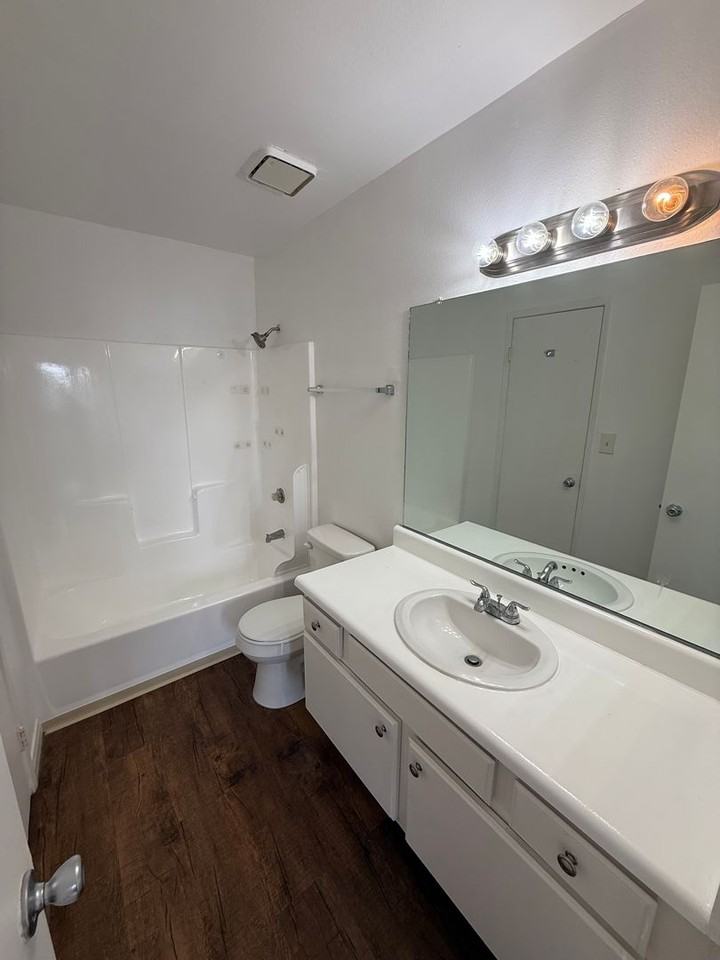 20810 Arline Ave #08 - Photo 4 of 17