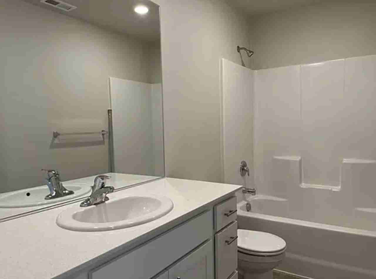 4831 Parsley Ave Ne - Photo 5 of 17