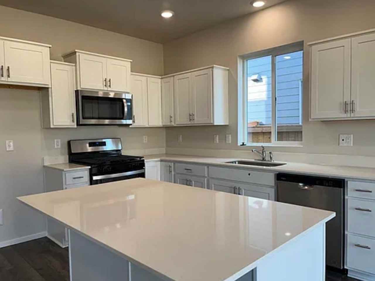 4831 Parsley Ave Ne - Photo 7 of 17