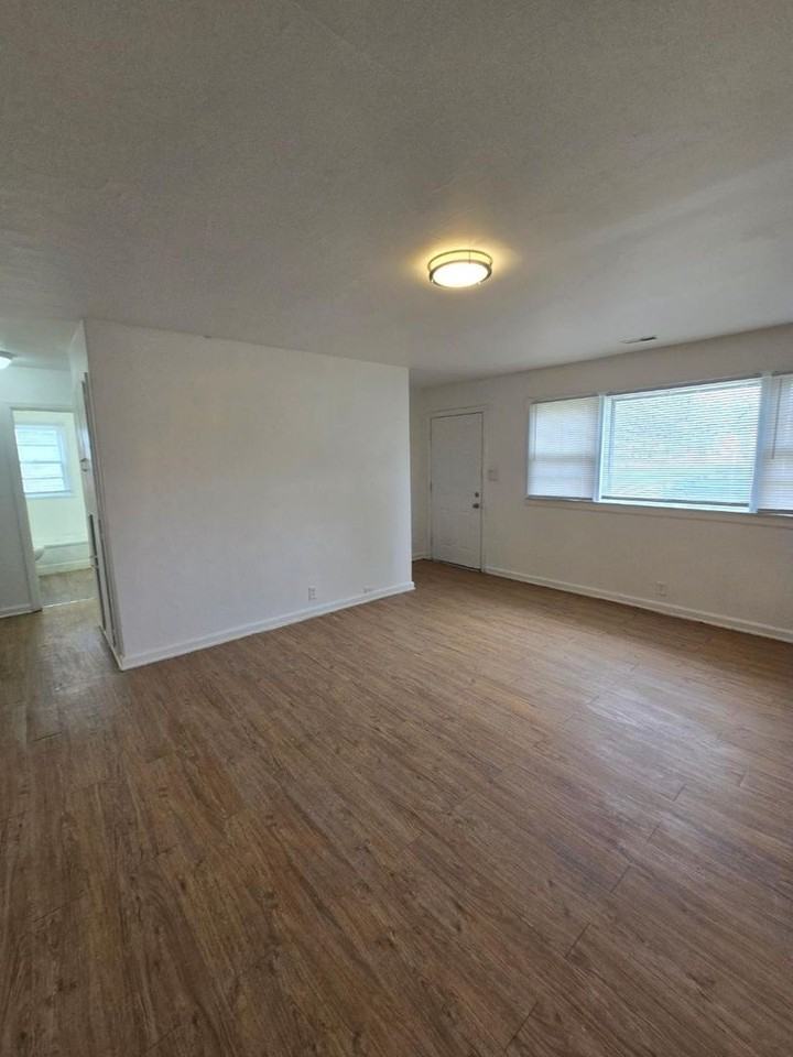 2412 W Arlington Ct - Photo 3 of 8