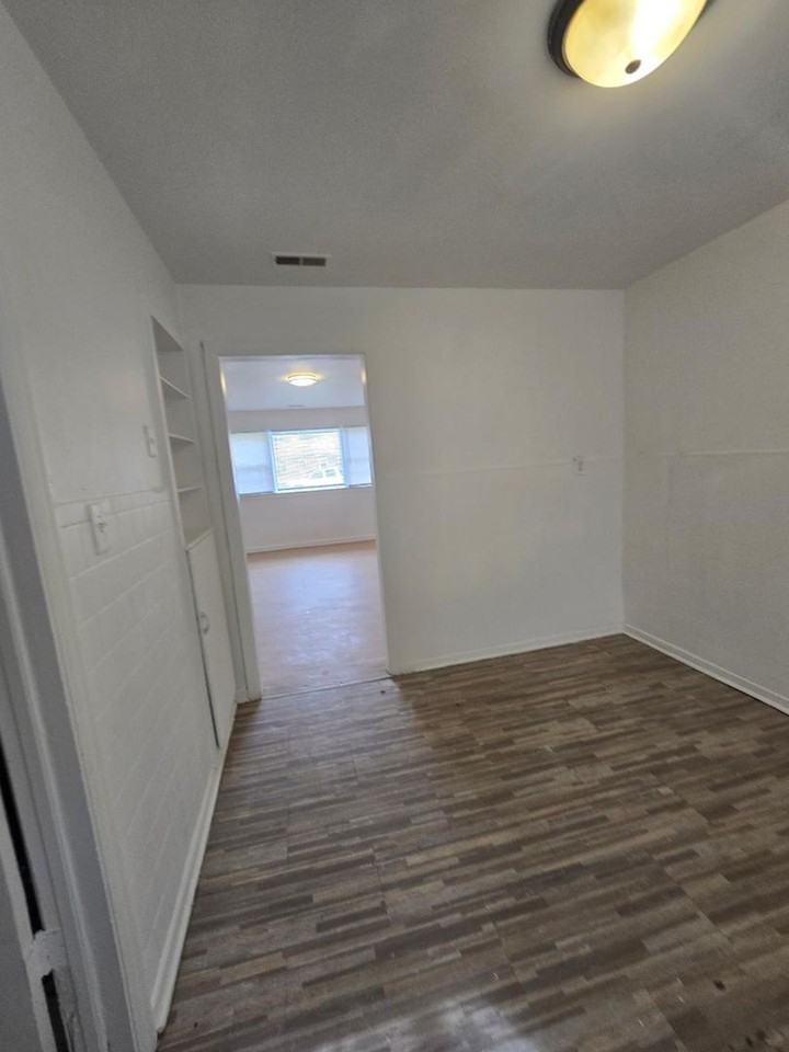 2412 W Arlington Ct - Photo 7 of 8