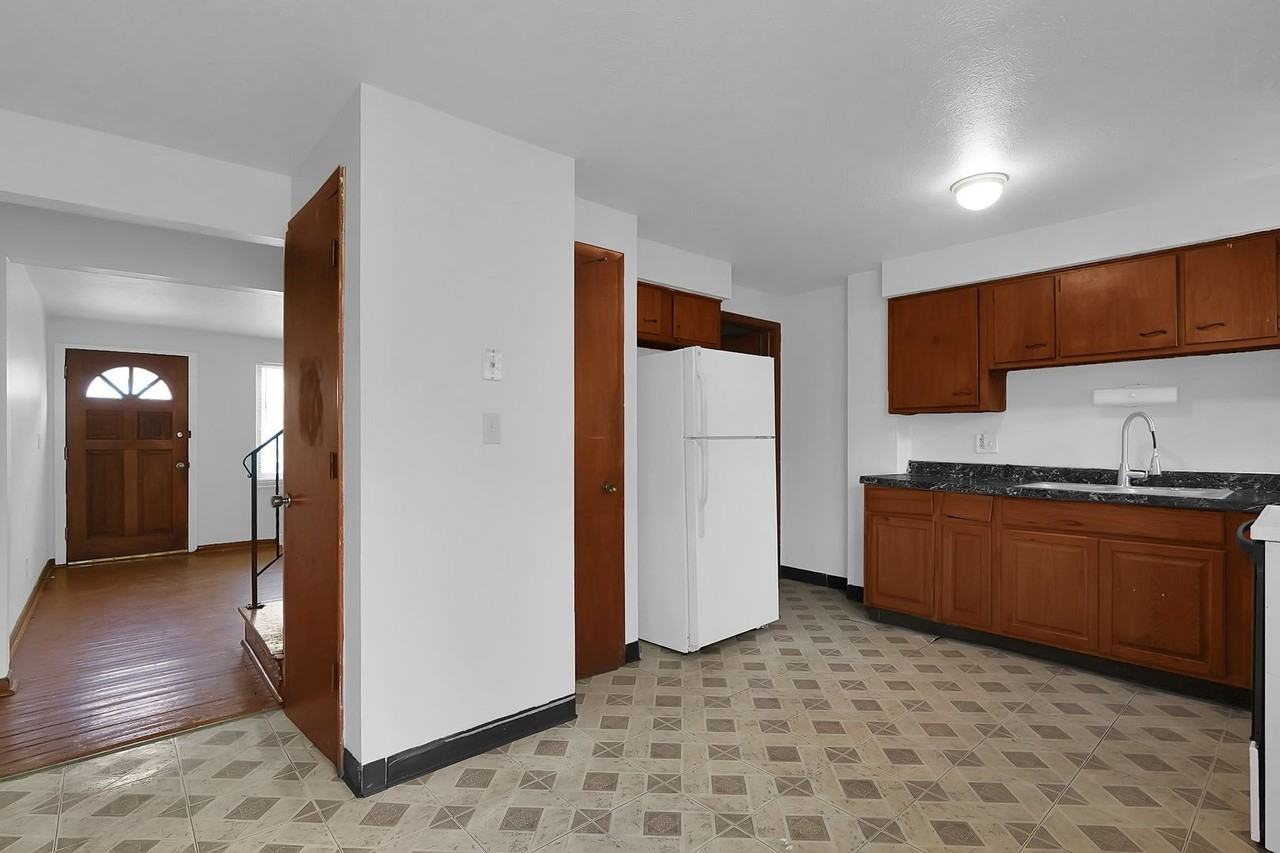 1699 Lonsdale Rd #1707 - Photo 7 of 22