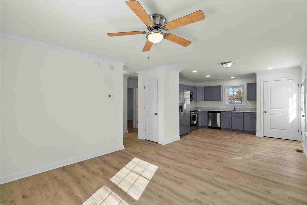 470 S Main St - Photo 4 of 23