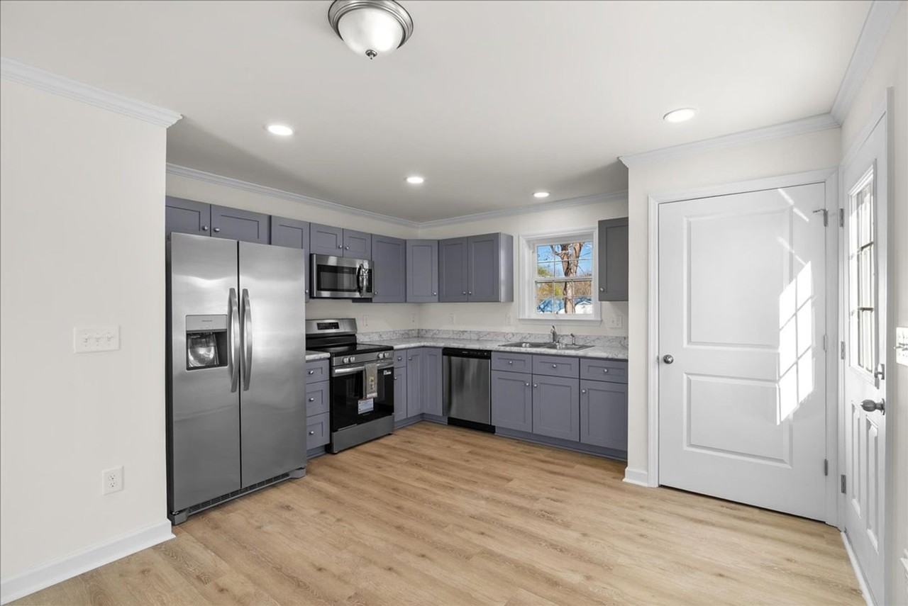 470 S Main St - Photo 7 of 23