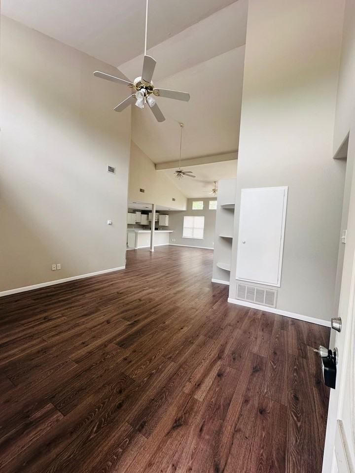 4006 Panama Dr - Photo 5 of 24