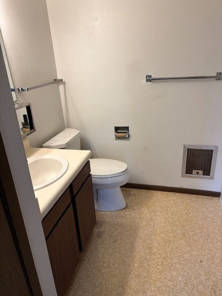 209 Estelle St #C4 - Photo 5 of 9