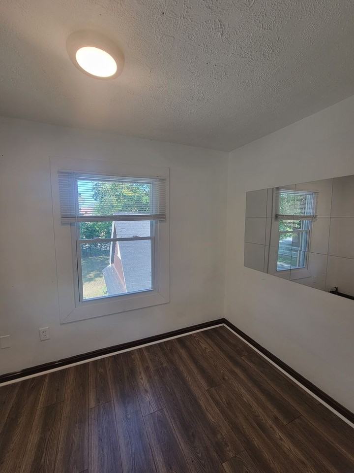 1185 E 167th St ##Oh - Photo 4 of 17