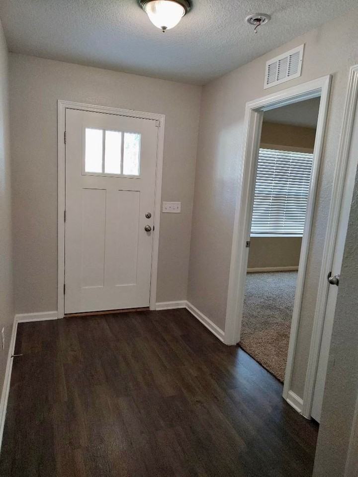 12196 Calais St - Photo 4 of 14