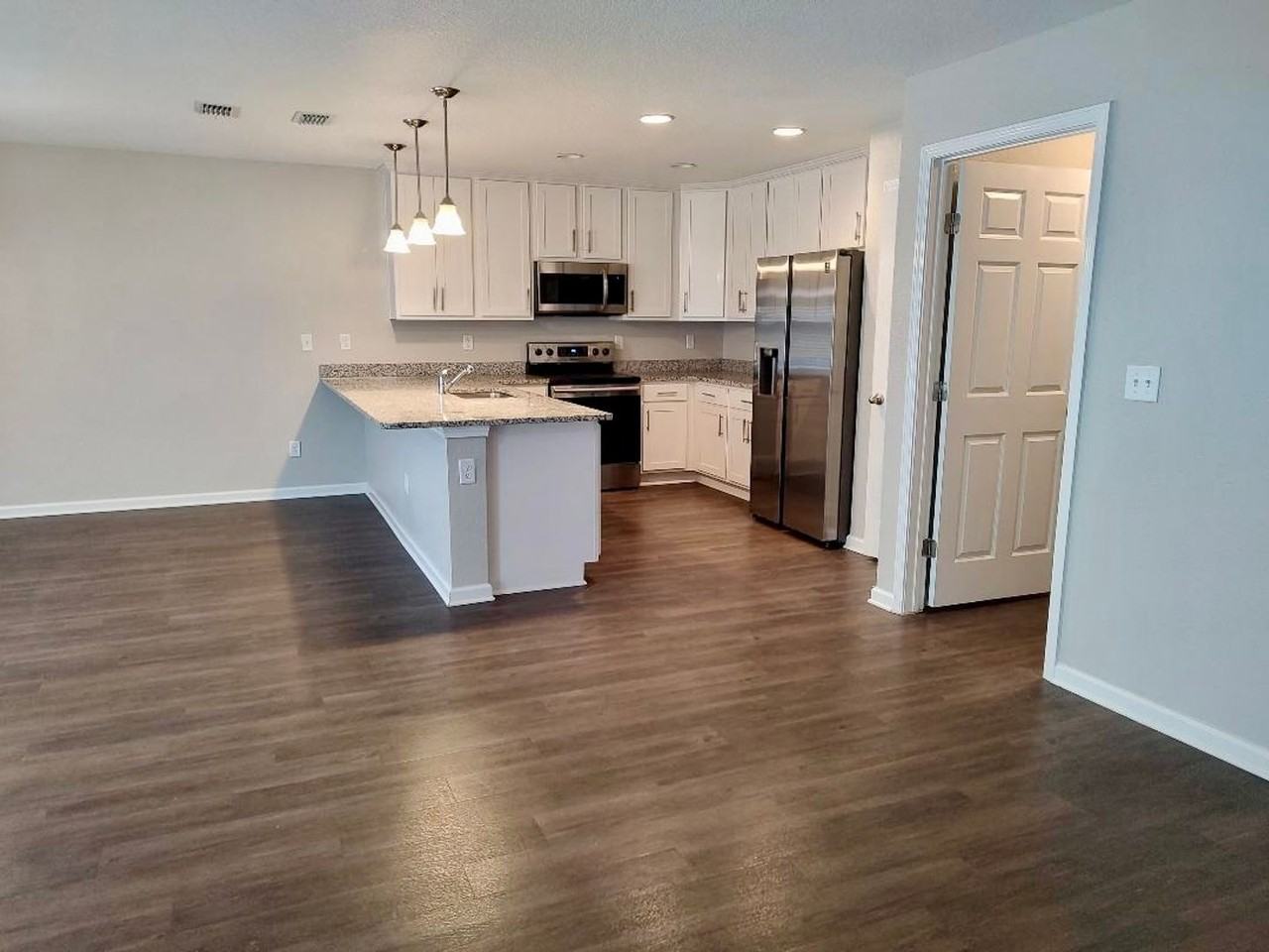 12196 Calais St - Photo 7 of 14