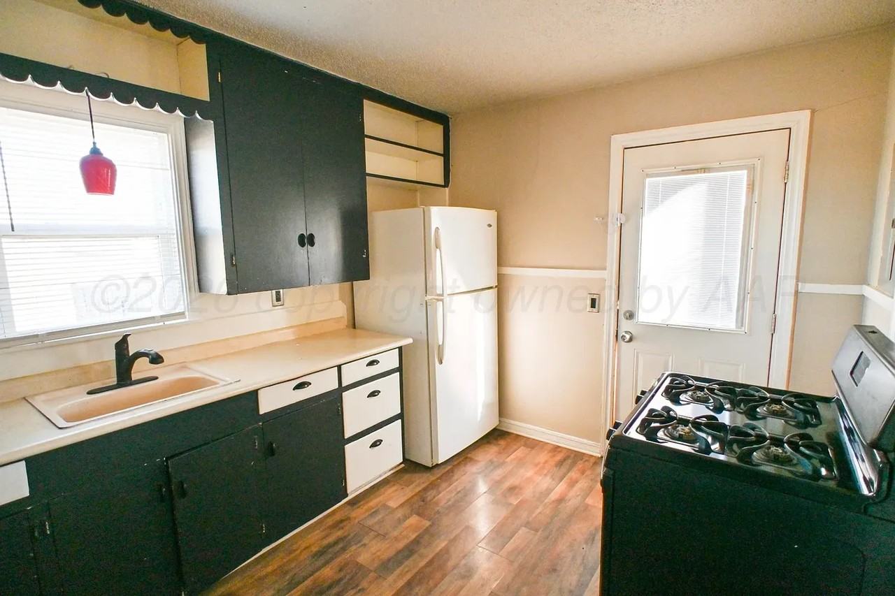 1501 S Avondale St - Photo 5 of 15