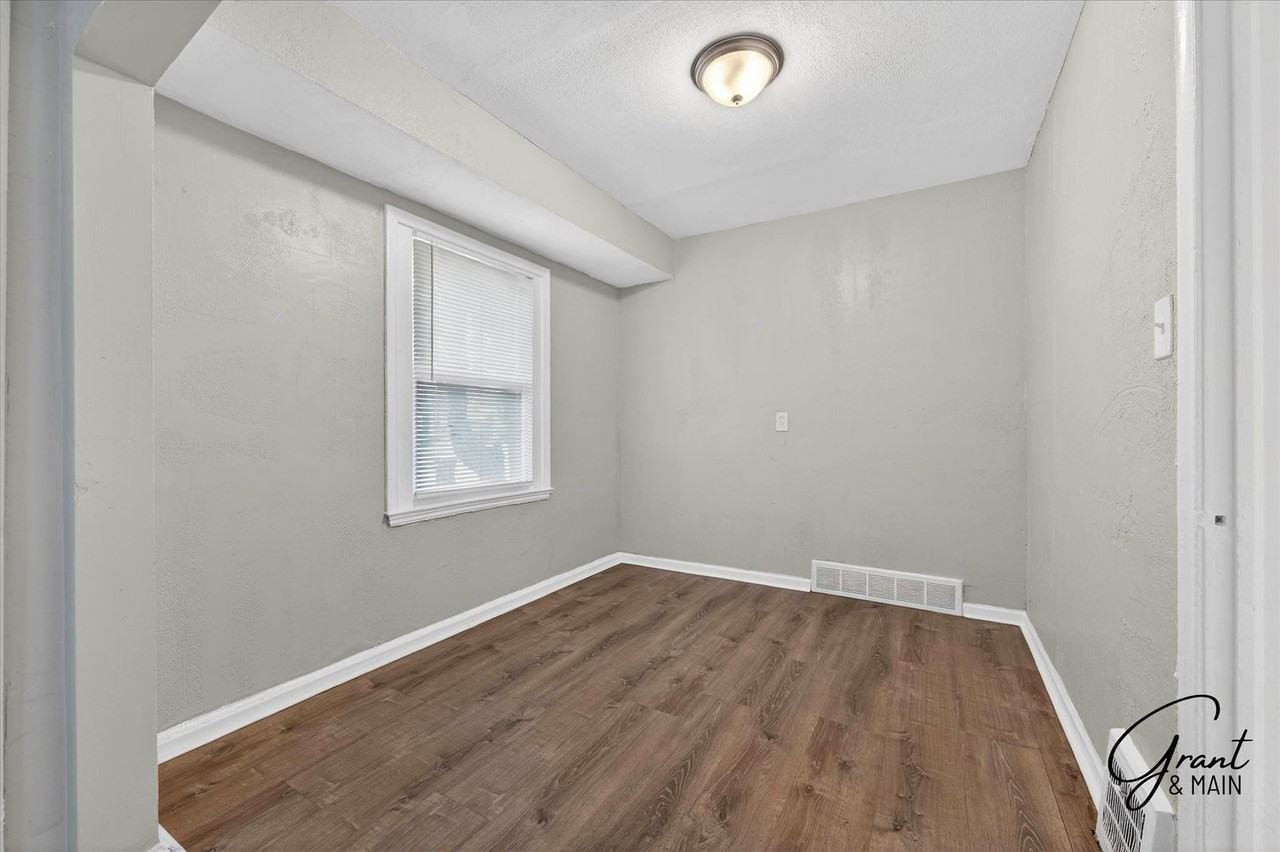 12716 Riad St - Photo 6 of 24