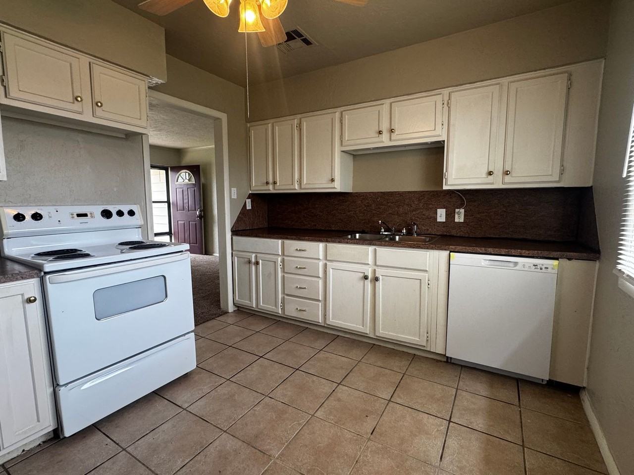 2330 Nw 35th St - Photo 2 of 9