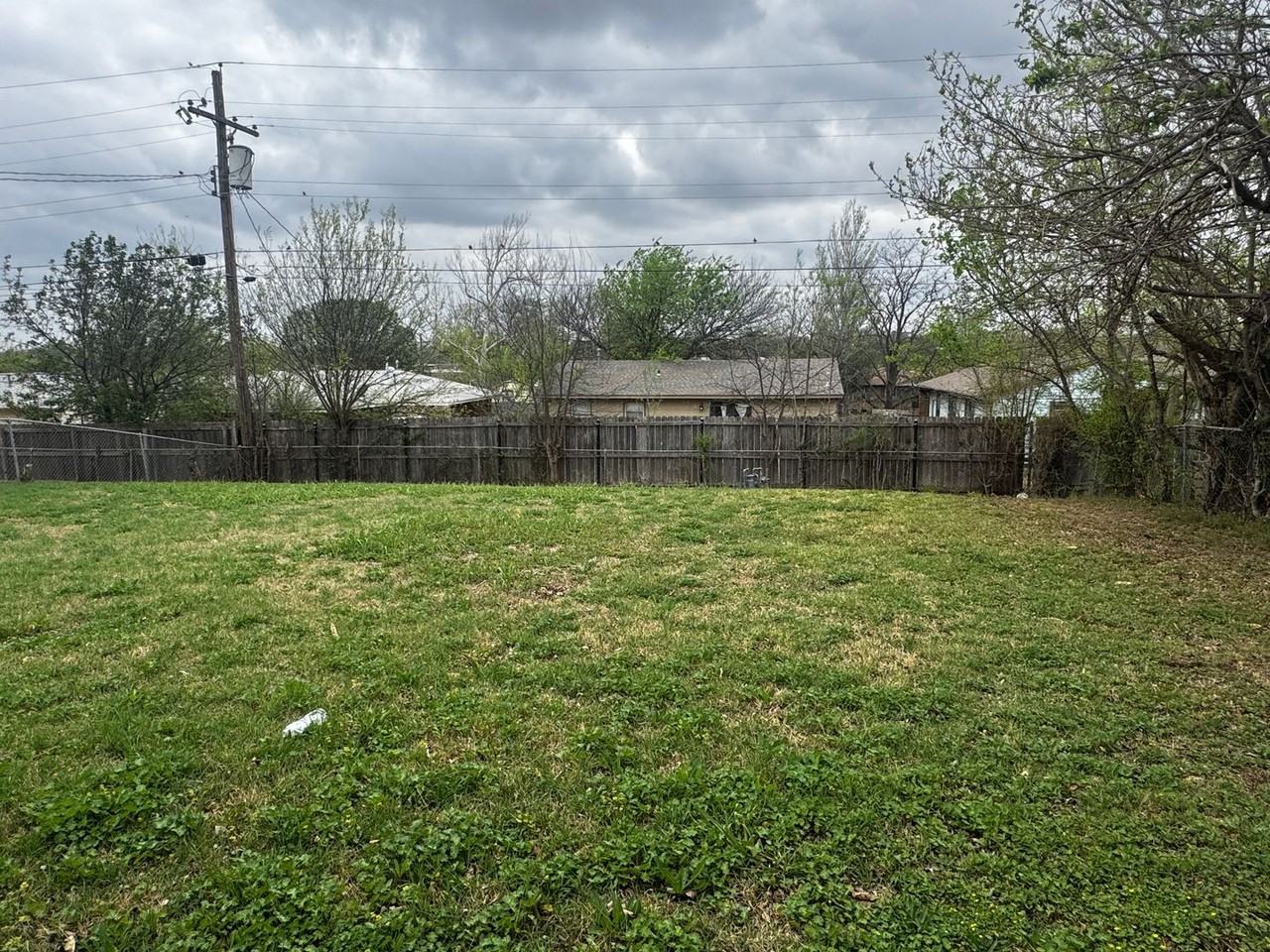 2330 Nw 35th St - Photo 3 of 9