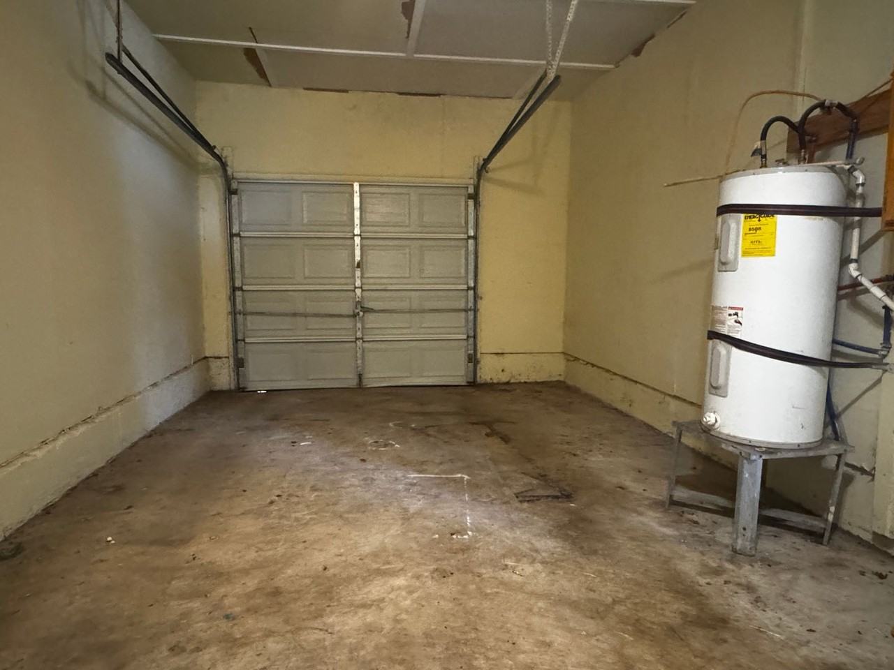 2330 Nw 35th St - Photo 4 of 9