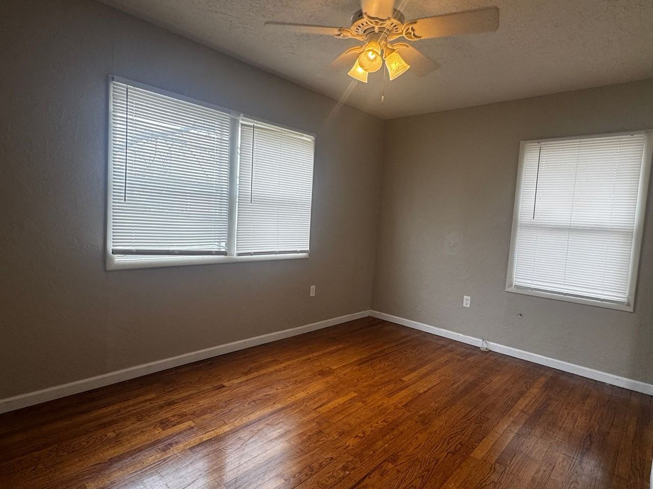 2330 Nw 35th St - Photo 5 of 9