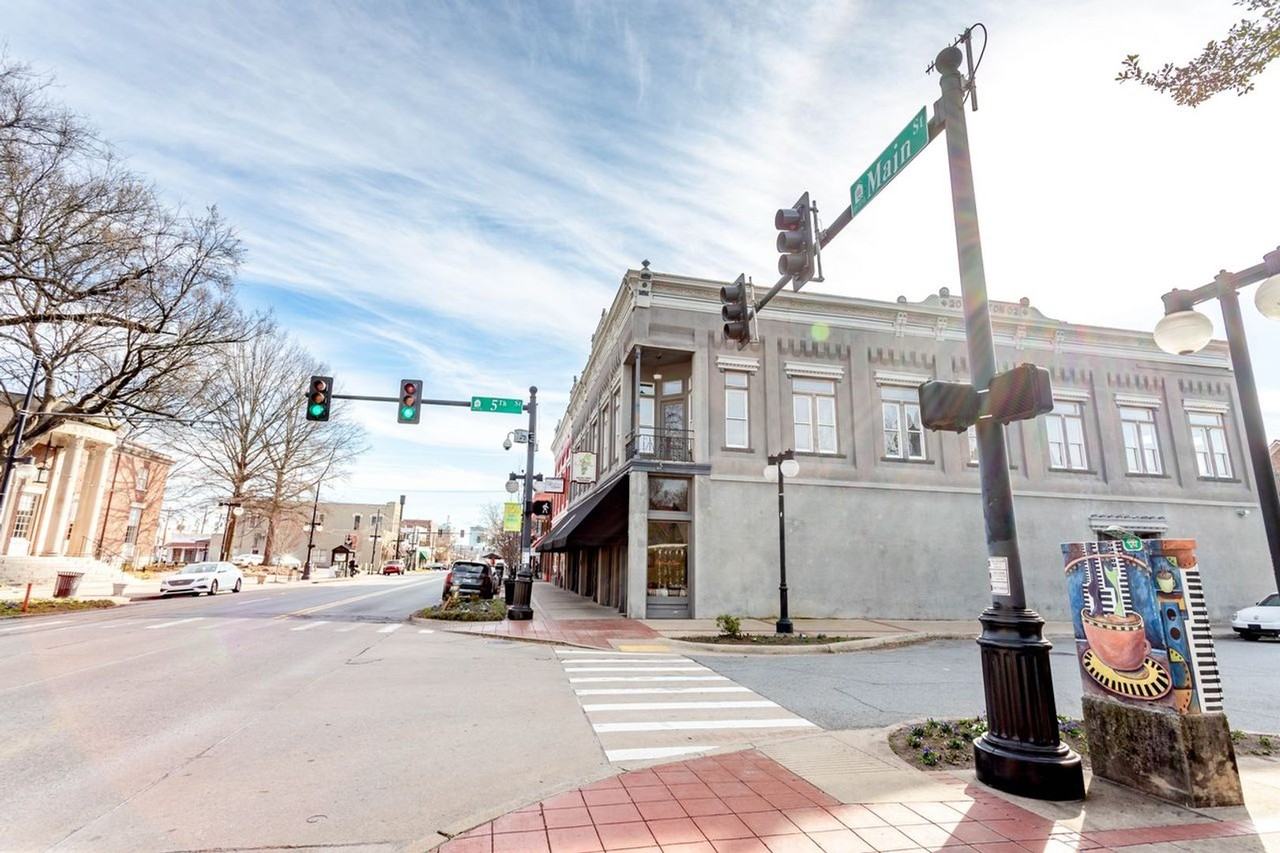 427 Main St - Photo 2 of 9