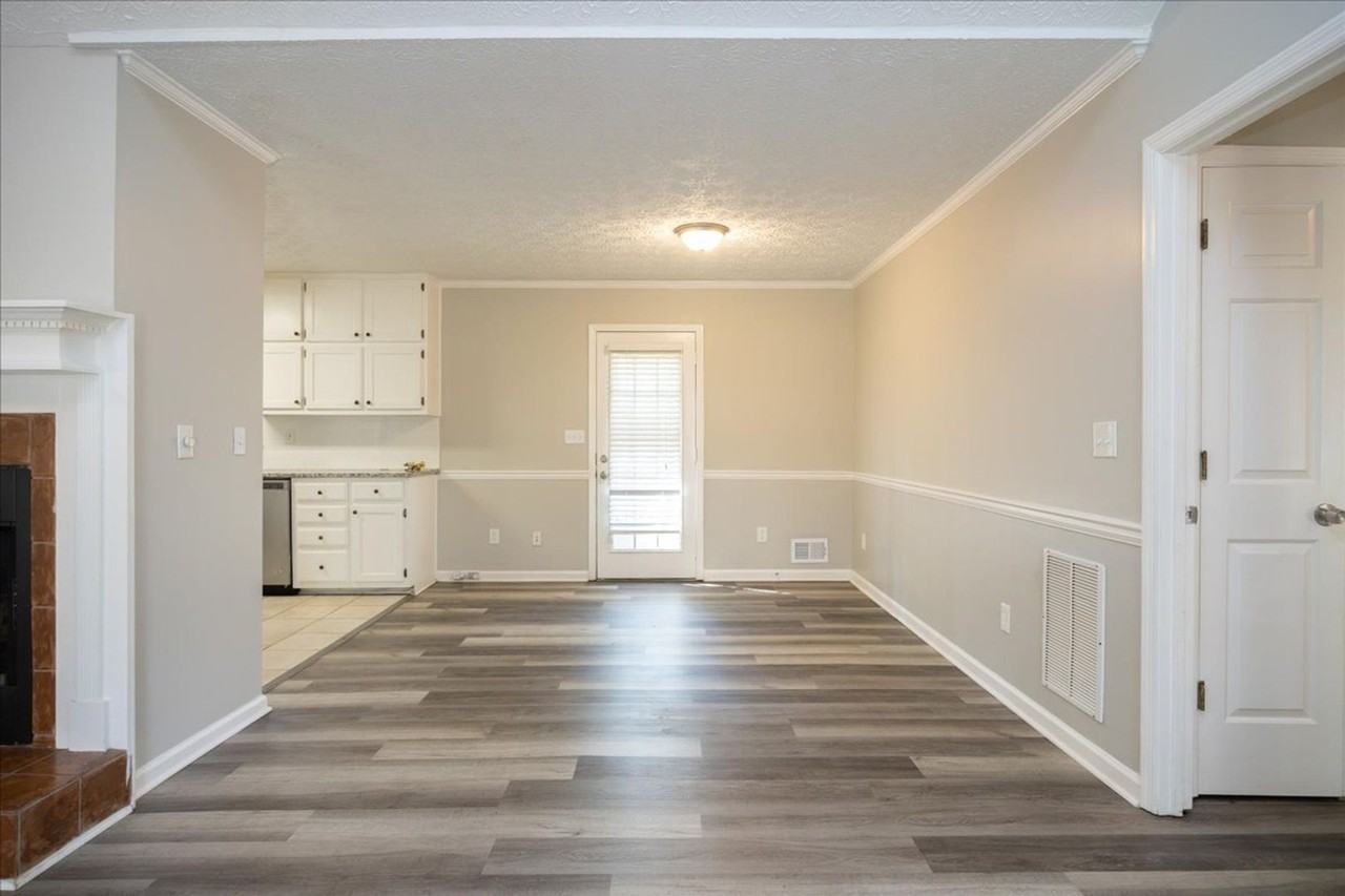 2557 Ashley Cir - Photo 6 of 29