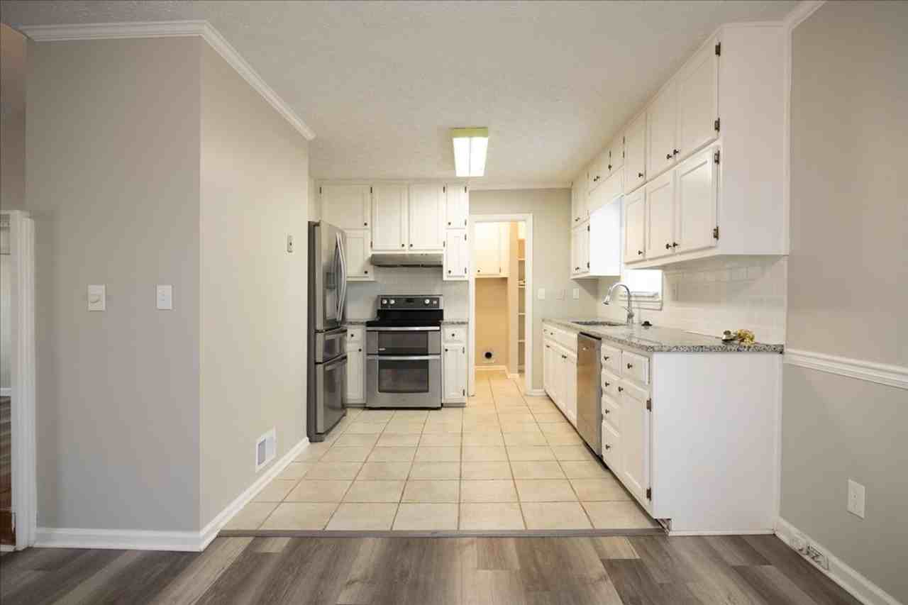 2557 Ashley Cir - Photo 7 of 29