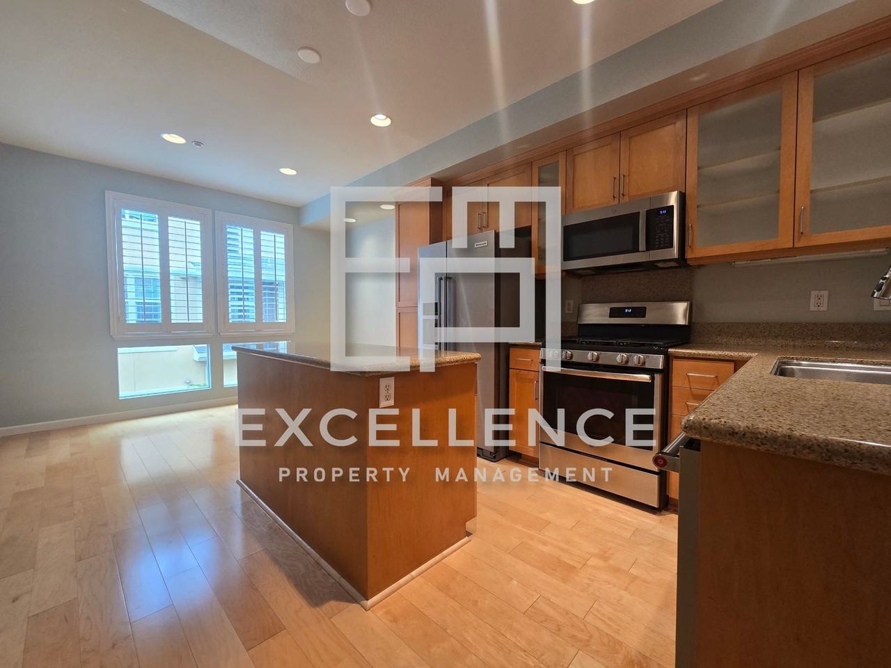 553 N 9th St - Photo 2 of 14