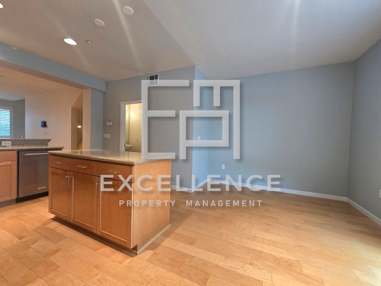 553 N 9th St - Photo 3 of 14