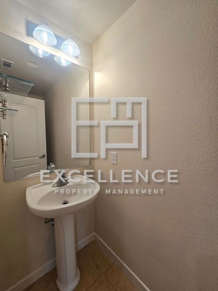 553 N 9th St - Photo 6 of 14