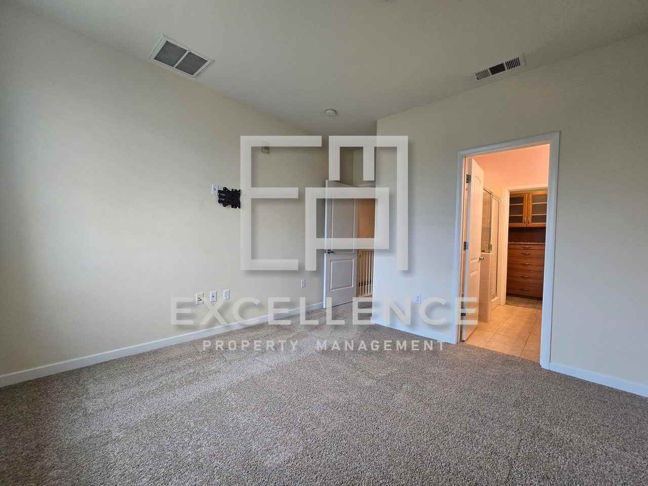 553 N 9th St - Photo 7 of 14