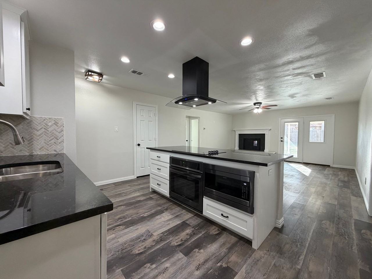 420 Opal St - Photo 4 of 20