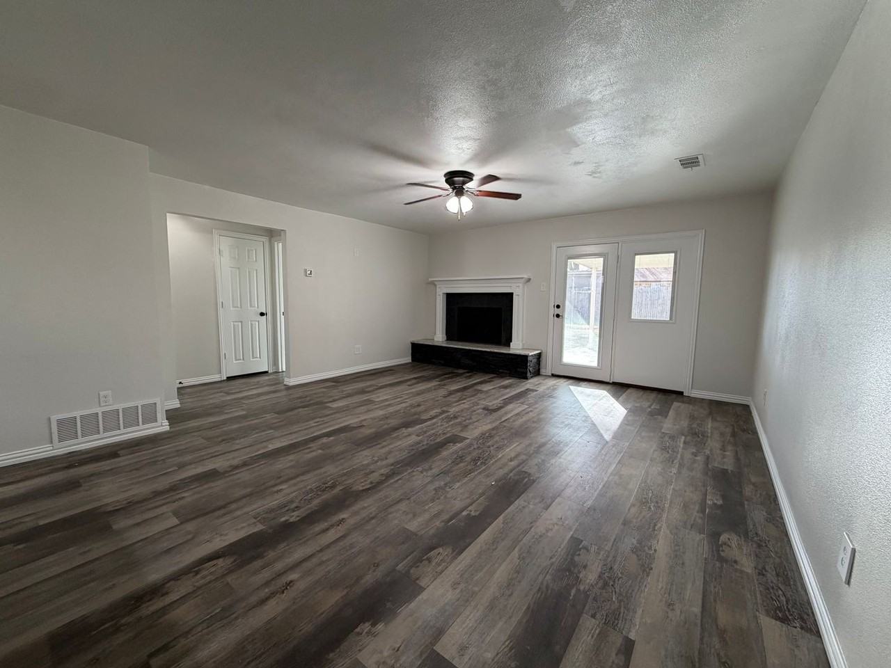 420 Opal St - Photo 5 of 20