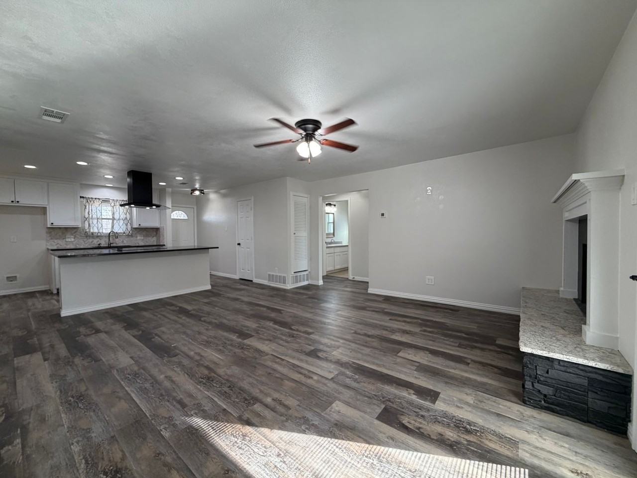 420 Opal St - Photo 6 of 20