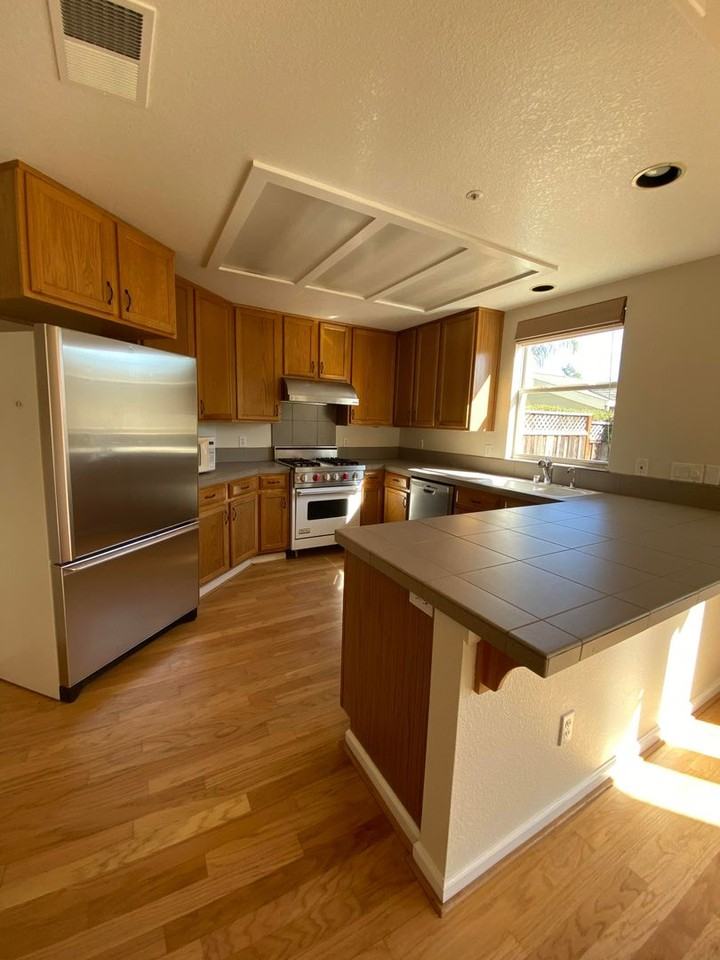 305 Village Cir - Photo 2 of 20