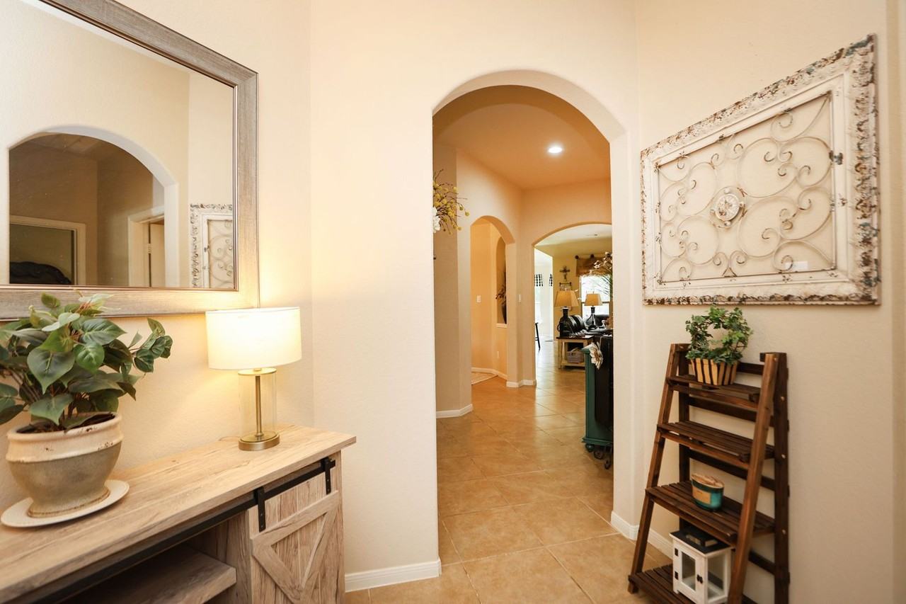 55 Hearthwick Pl - Photo 5 of 34