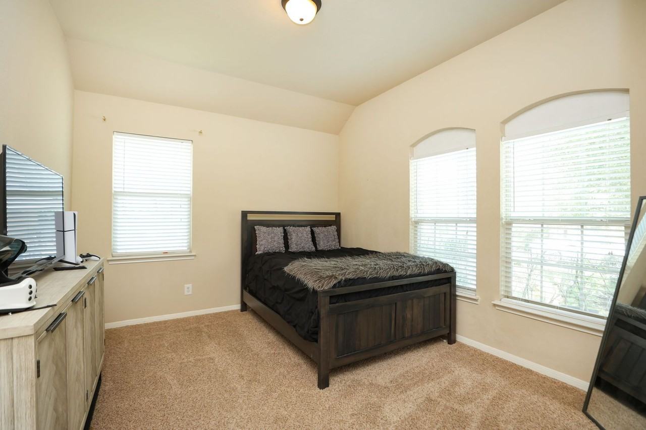 55 Hearthwick Pl - Photo 7 of 34