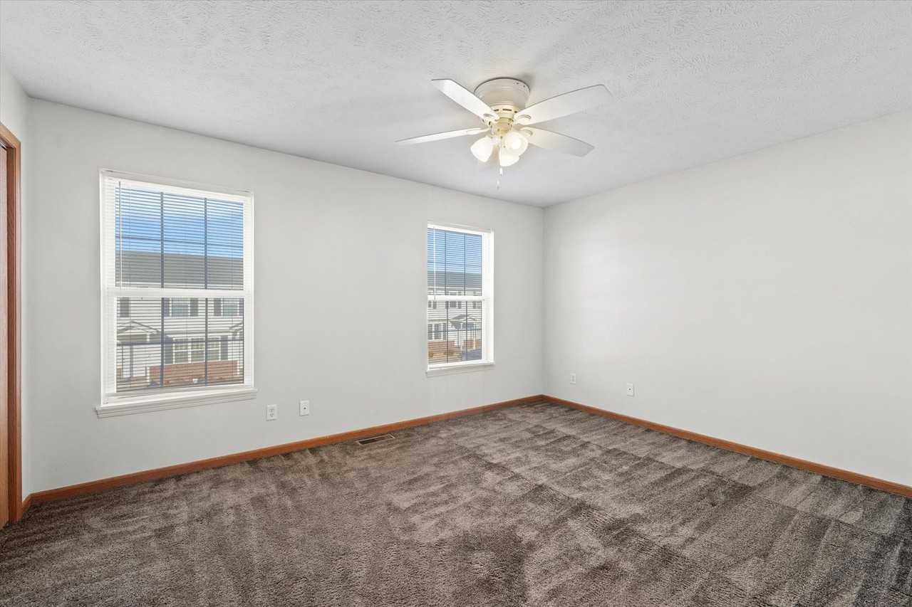 207 Crossing Dr - Photo 7 of 14