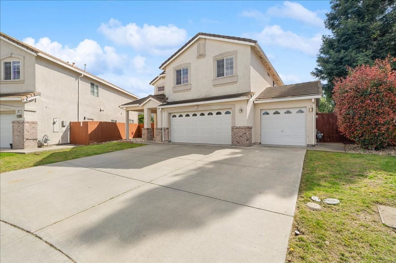 7 Pewter Ct - Photo 2 of 40