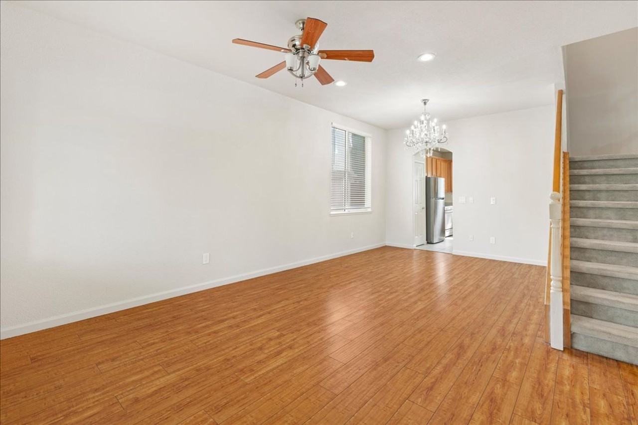 7 Pewter Ct - Photo 4 of 40