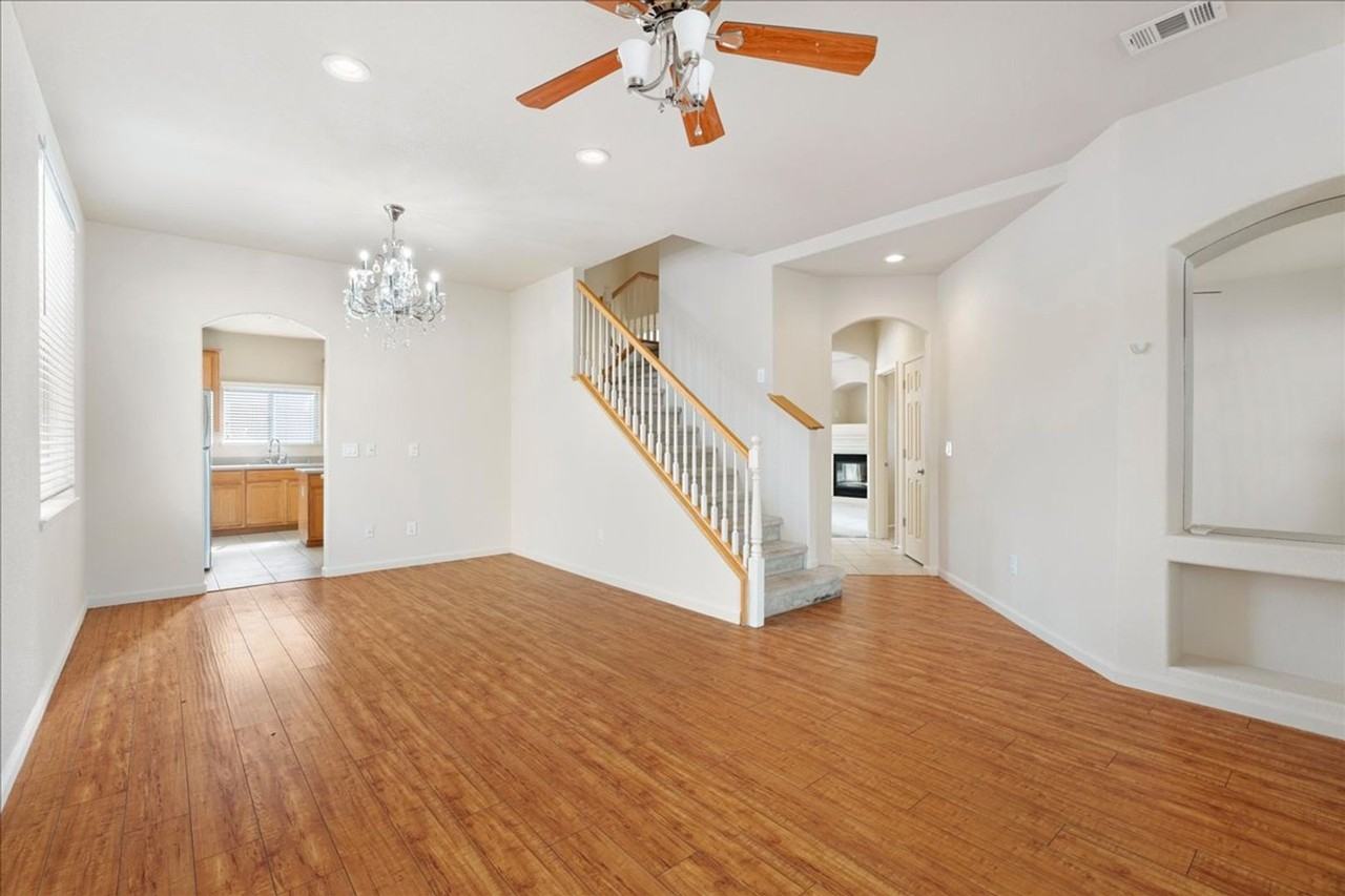 7 Pewter Ct - Photo 5 of 40