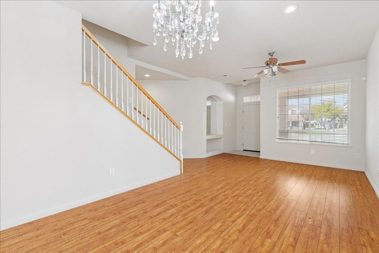 7 Pewter Ct - Photo 6 of 40